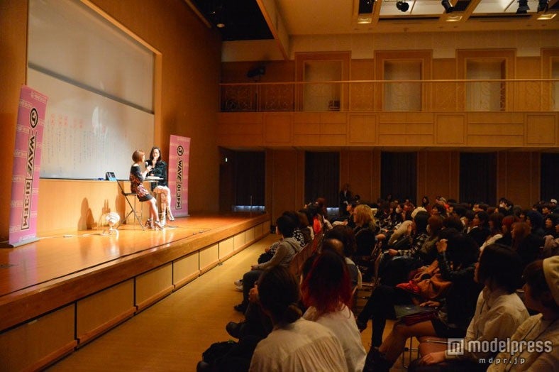 ラジオ番組「MIRAIZ」の公開収録を行った清川あさみ、冨永愛