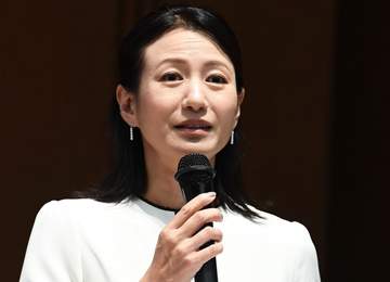 「こんなジャズピアニストみたいな感じでした？」元日テレのベテランアナ、イメチェン理由に「更年期あるあるですw」