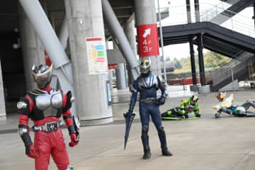 一部ネタバレ 仮面ライダー龍騎 周年 柴崎貴行監督が感じた 真司 蓮の変わらぬ関係性 モデルプレス