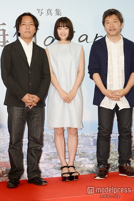 広瀬すず（写真中央）