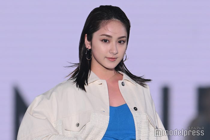 平祐奈「関コレ 2023 S/S」より(C)モデルプレス