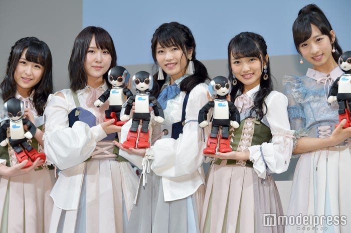 川本紗矢、高橋朱里、横山由依、向井地美音、小栗有以 (C)モデルプレス