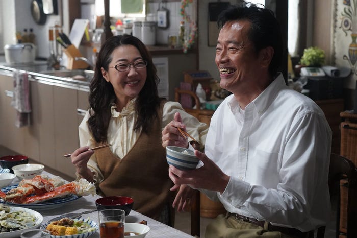 阿南敦子、遠藤憲一/「親愛なる僕へ殺意をこめて」第4話より(C)フジテレビ