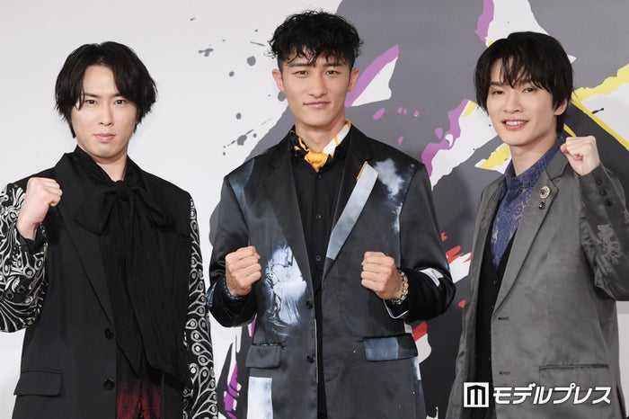 Snow Man岩本照・深澤辰哉・宮舘涼太、コシノジュンコデザイン衣裳で「祭 GALA」オープニング「僕たちも驚くような」