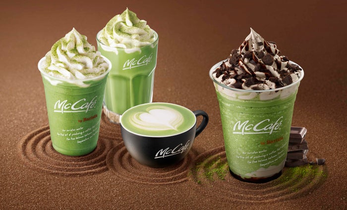 （左から）抹茶ラテフラッペ、アイス抹茶ラテ、抹茶ラテ、チョコ抹茶フラッペ／画像提供：日本マクドナルド