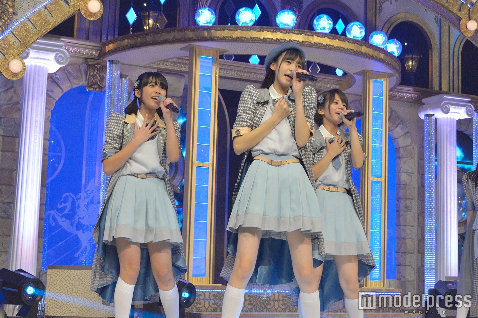 （左から）大石夏摘、阿部菜々実、吉崎綾 （C）モデルプレス