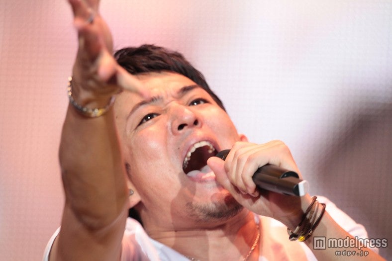 ライブパフォーマンスをしたファンキー加藤