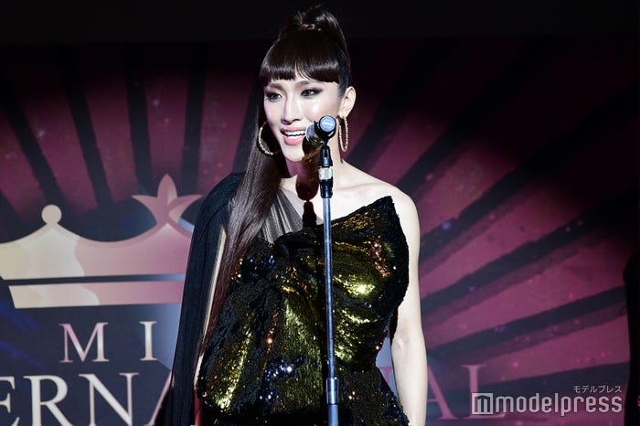 美容整形前のゆしん(C)モデルプレス