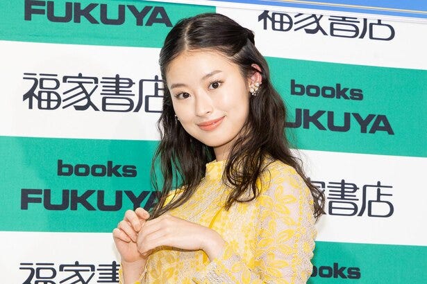 国民的美少女 井本彩花 高校卒業までに 制服ディズニー をしたい モデルプレス