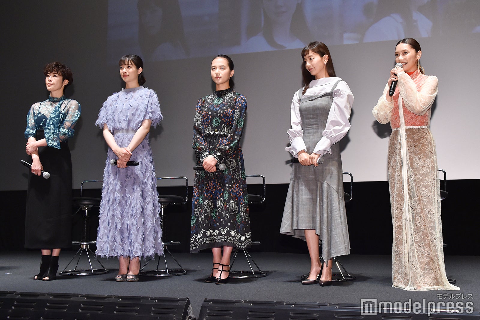 （左から）寺島しのぶ、足立梨花、清原果耶、中村ゆり、倉科カナ （C）モデルプレス