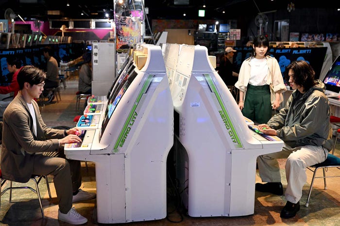 松下洸平、山崎賢人 「アトムの童」第2話より(C)TBS