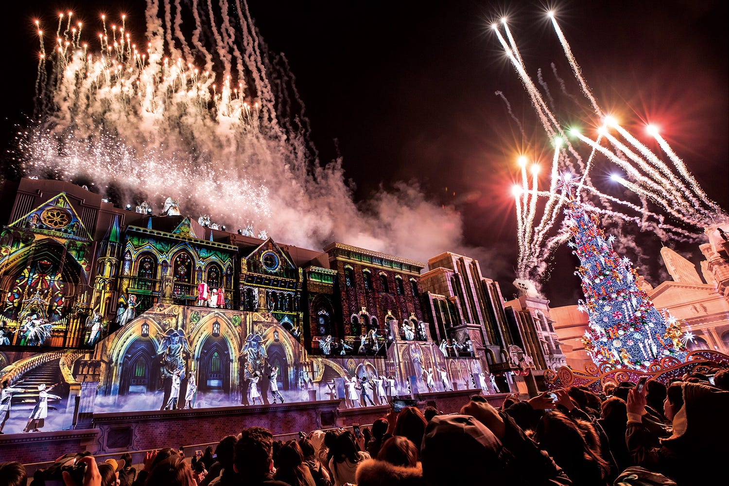 USJのクリスマス開幕!新ツリー&ハリポタショー初お披露目 ミニオンとのパーティーに大はしゃぎ