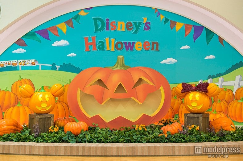 リゾートゲートウェイ・ステーション改札内※2014年のもの（C）ディズニー