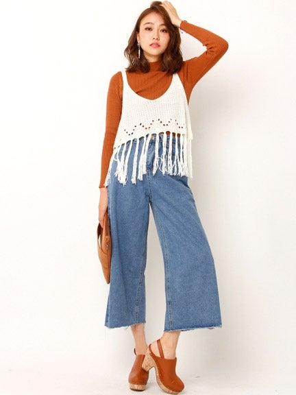 アイレットフリンジキャミソール「LocoChica（ロコチーカ）」2,592円（税込）／画像提供：モバコレ