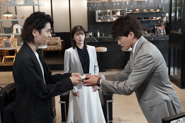 飯島寛騎、小芝風花、白洲迅「転職の魔王様」第8話より(C)カンテレ