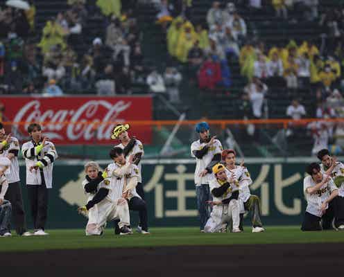 JO1、甲子園球場で新曲「Tiger」パフォーマンス 元高校球児・豆原一成&川西拓実がファーストピッチセレモニー