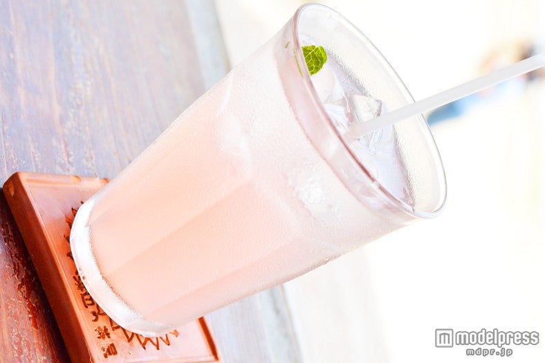 スターフルーツやパパイヤなど11種の果実を凝縮した「酵素ドリンク」