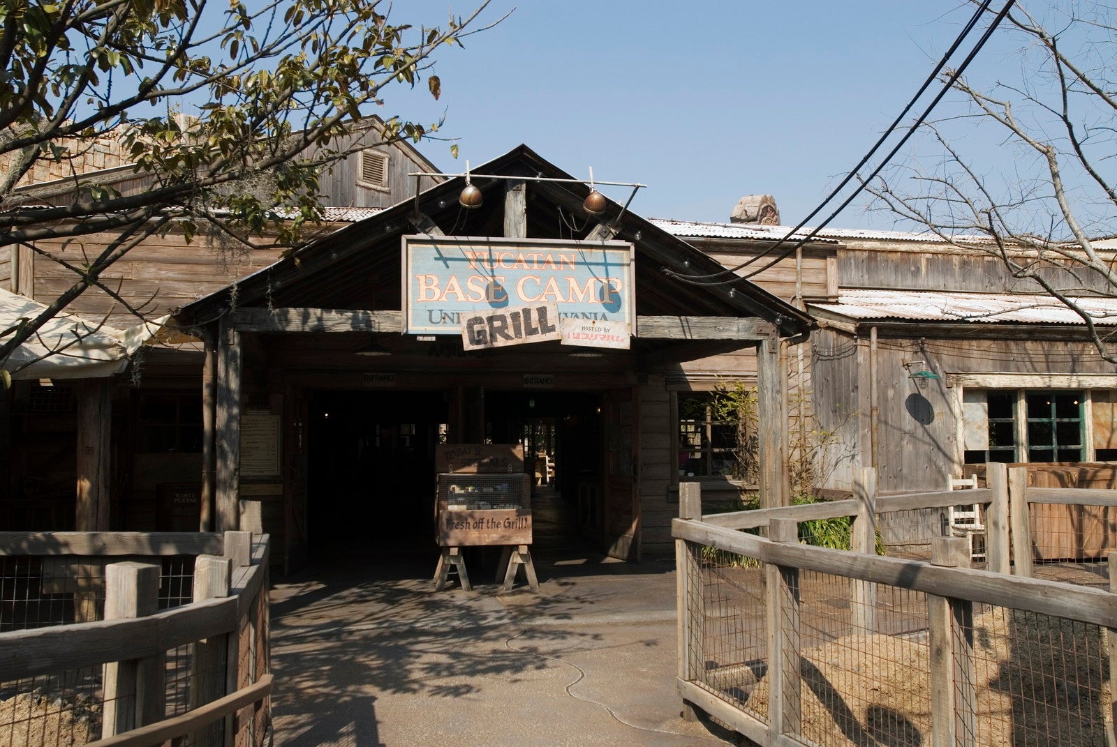 ユカタン・ベースキャンプ・グリル（C）Disney