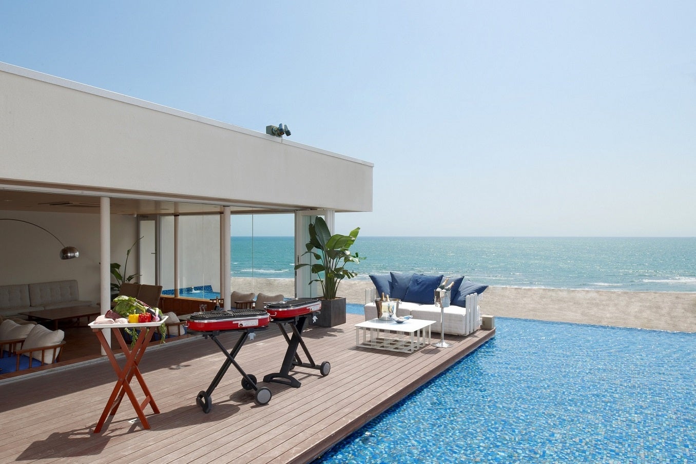 貸切で絶景独り占め【オーシャンビューBBQ】／画像提供：株式会社ノバレーゼ