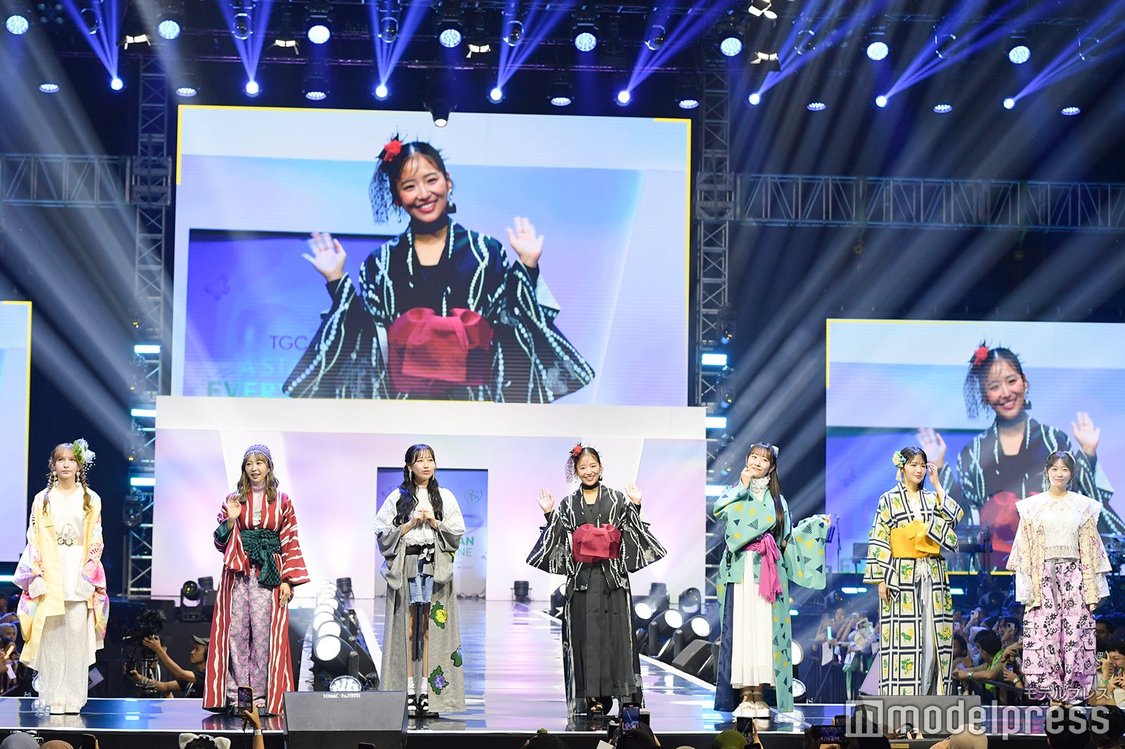 早瀬ノエル、仲川瑠夏、松本かれん、仲川遥香、真中まな、鎮西寿々歌、櫻井優衣（C）モデルプレス