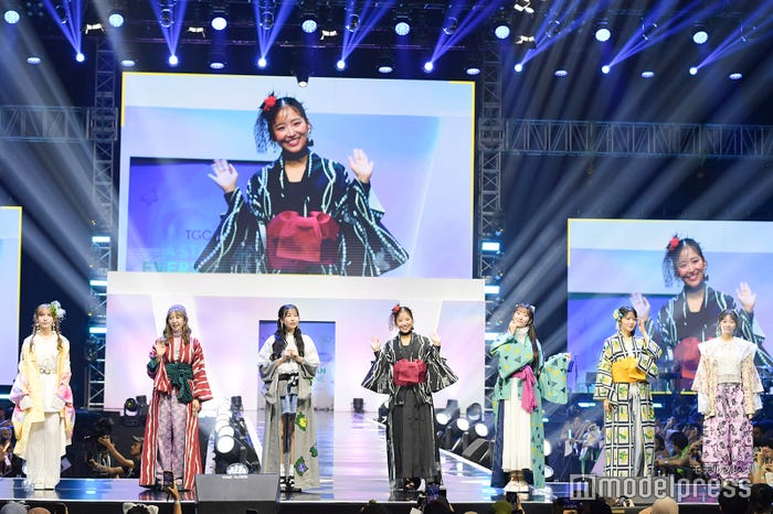 早瀬ノエル、仲川瑠夏、松本かれん、仲川遥香、真中まな、鎮西寿々歌、櫻井優衣(C)モデルプレス