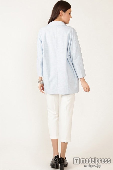 アイスブルーのジャケットと合わせて爽やかに／画像提供：「GINA JEWELRY」5,280円（税込）