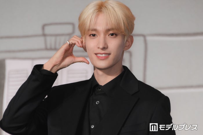 SEVENTEENドギョム、茶髪復活＆カットでイメチェン「爽やか」「前髪も切ってて可愛い」の声