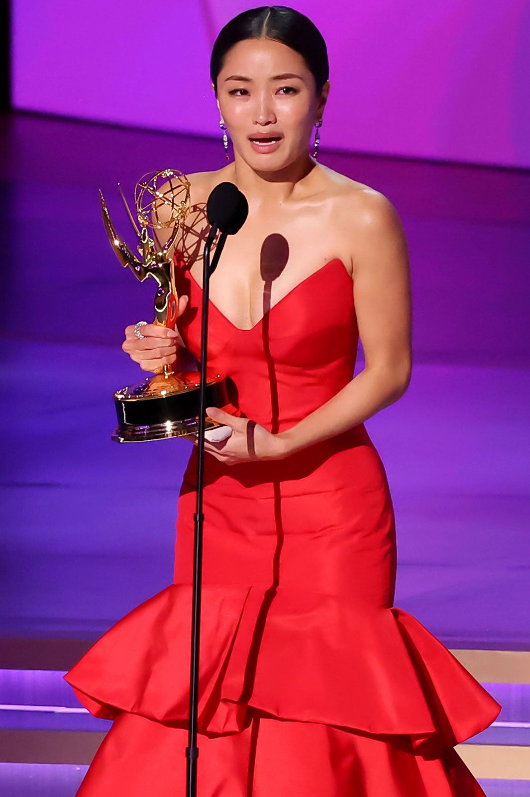 受賞時に号泣するアンナ・サワイ／Photo by Getty Images