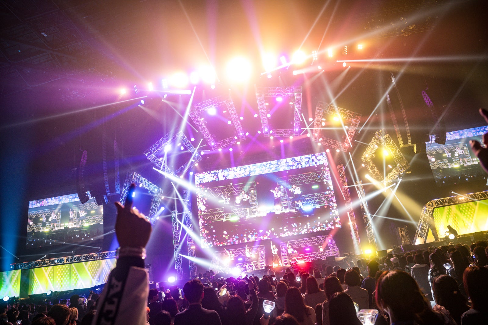 新しい学校のリーダーズ（C）ハタサトシ／高田梓／ヨシモリユウナ