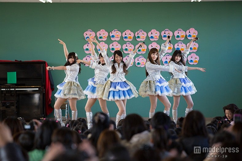 「『誰かのために』プロジェクト」／2013年（C）AKS