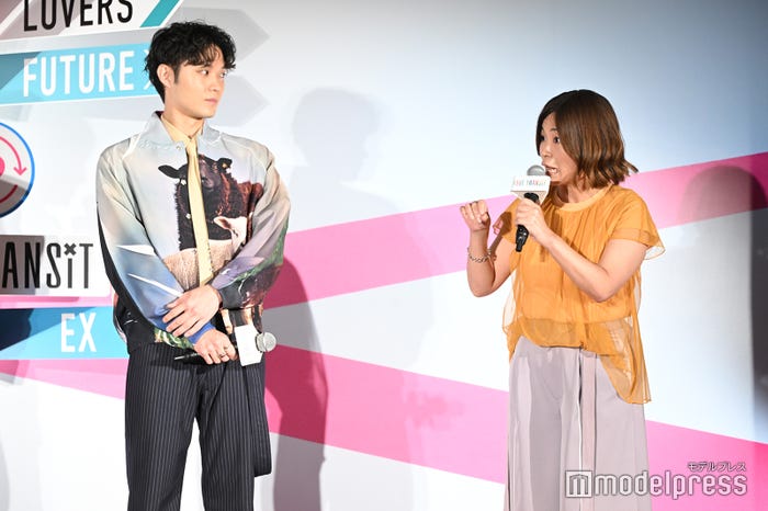 磯村勇斗、大久保佳代子(C)モデルプレス