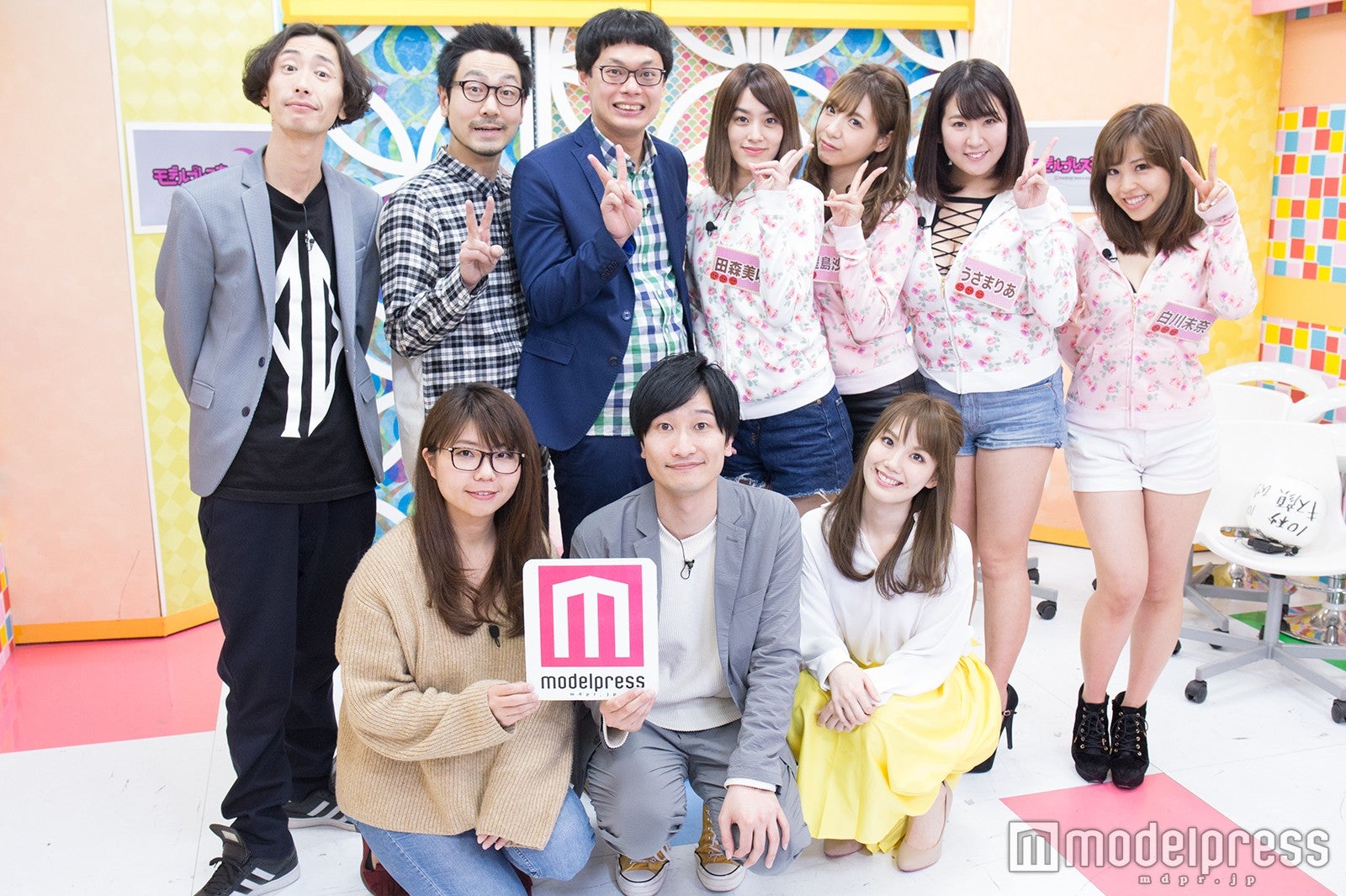 （前列左から）妹田佳奈子、山崎ケイ、山添寛（後列左から）GAG少年楽団、田森美咲、星島沙也加、うさまりあ、白川未奈 （C）モデルプレス