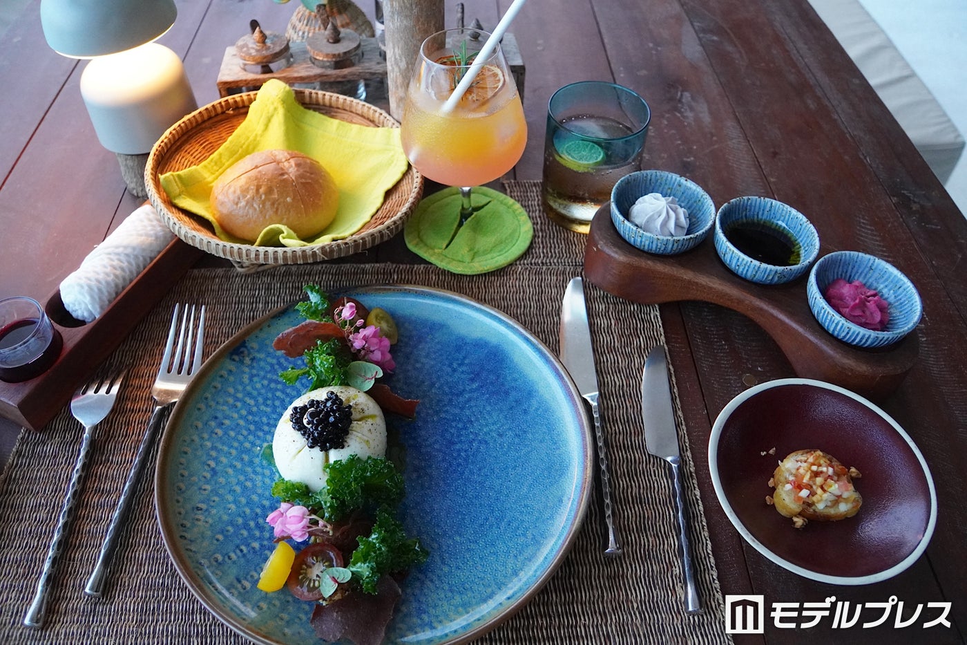 タイ料理や地元の食材を活かしたフュージョン料理が楽しめる（C）モデルプレス