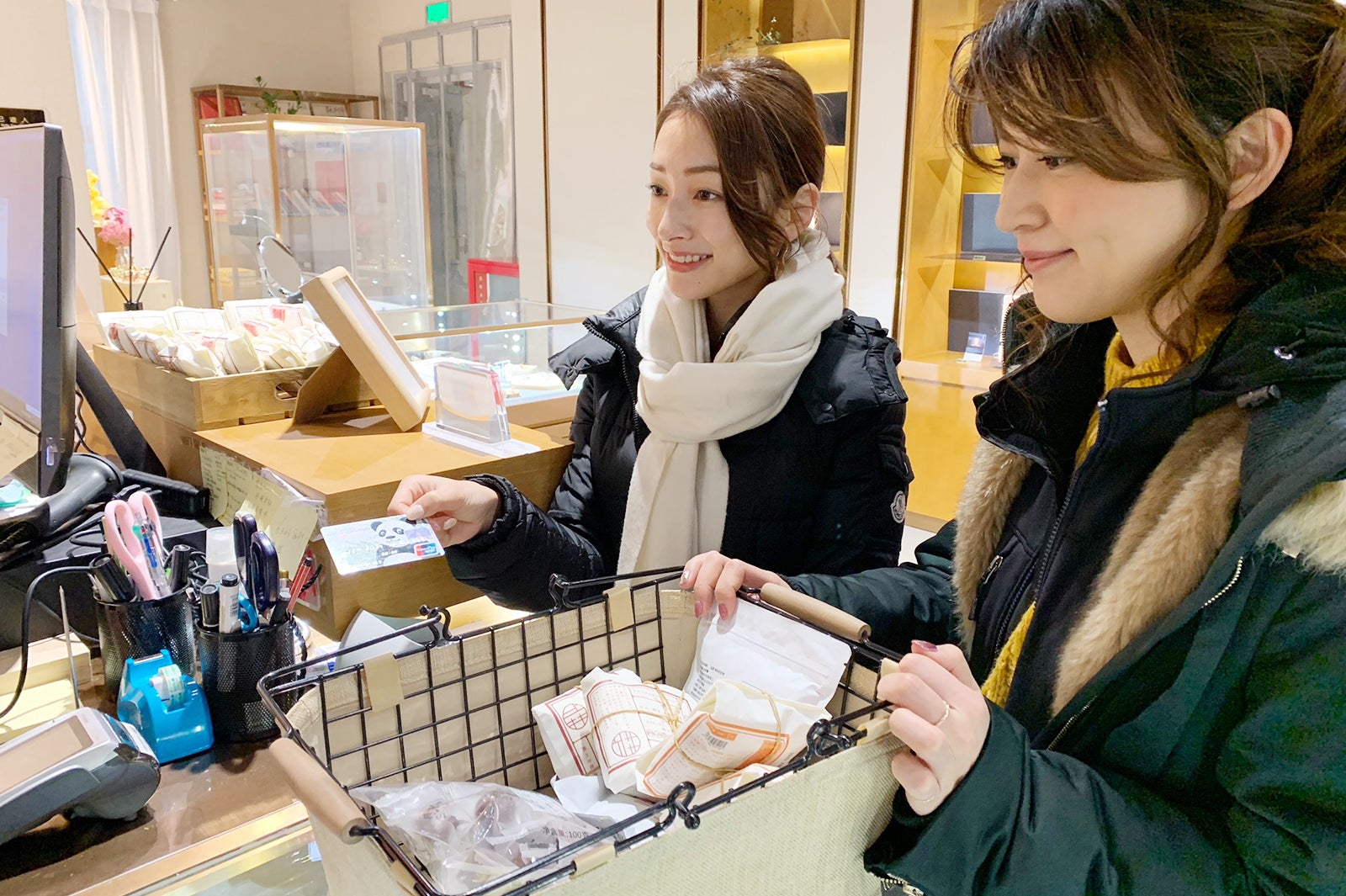 家伝文化体験センターでお買い物（提供写真）