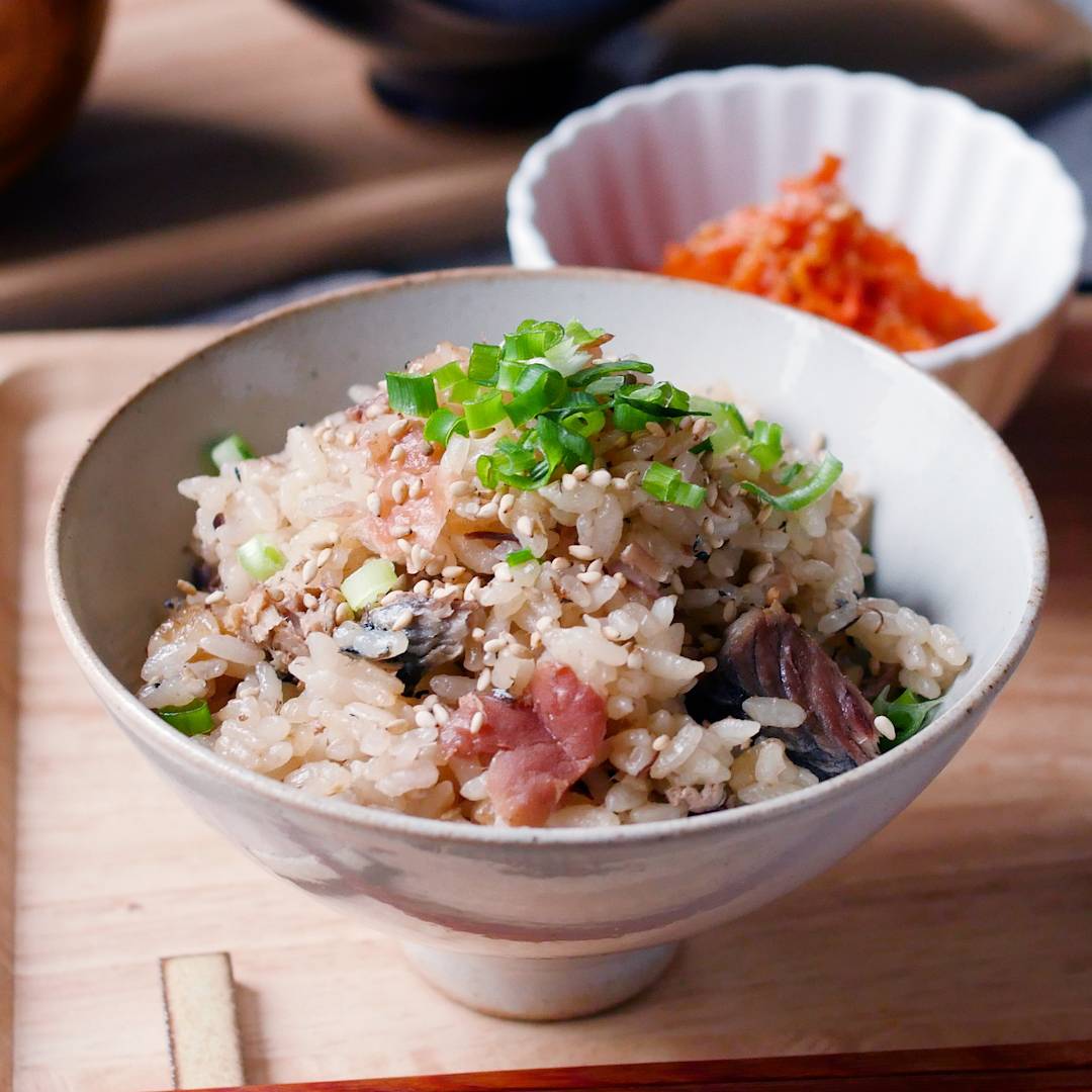 調味料1つで簡単!さばと梅干しの炊き込みご飯