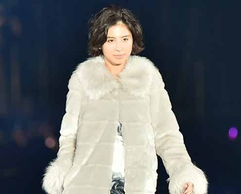ラブリが魅せるクールランウェイに会場騒然 “黒薔薇”にキスも<TGC北九州2015>