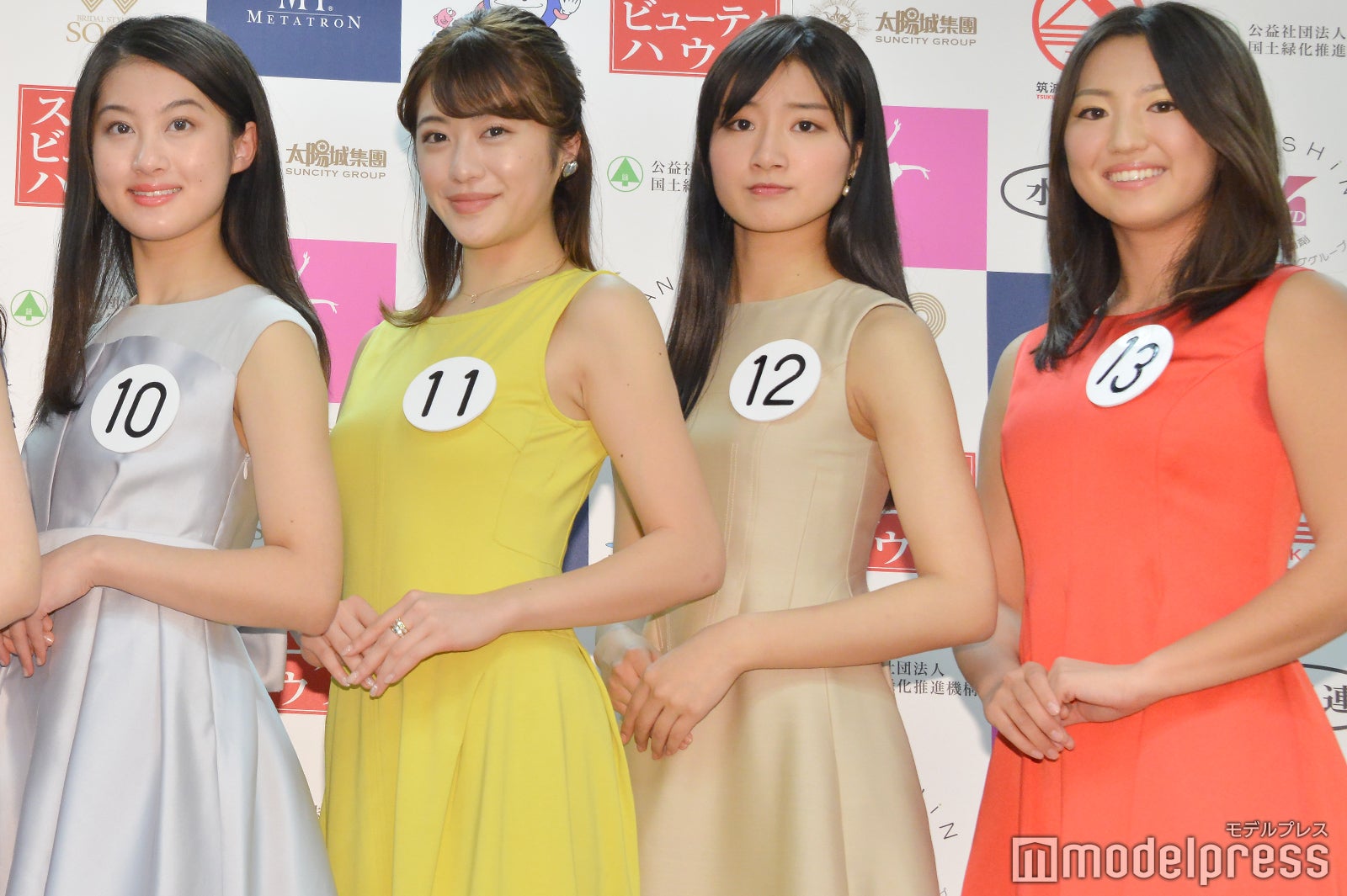 （左から）高岡志帆さん、西村香也子さん、井戸川百花さん、田中絵梨さん（C）モデルプレス