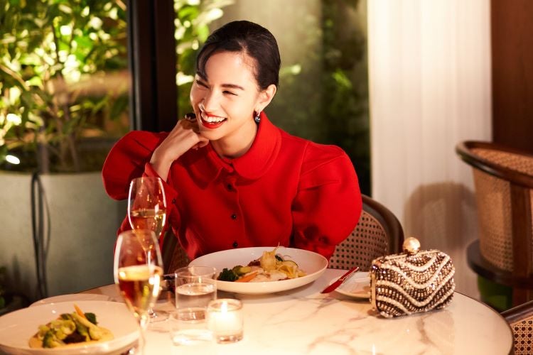 場面写真（80年代CM）／水原希子（C）キコキカク製作委員会