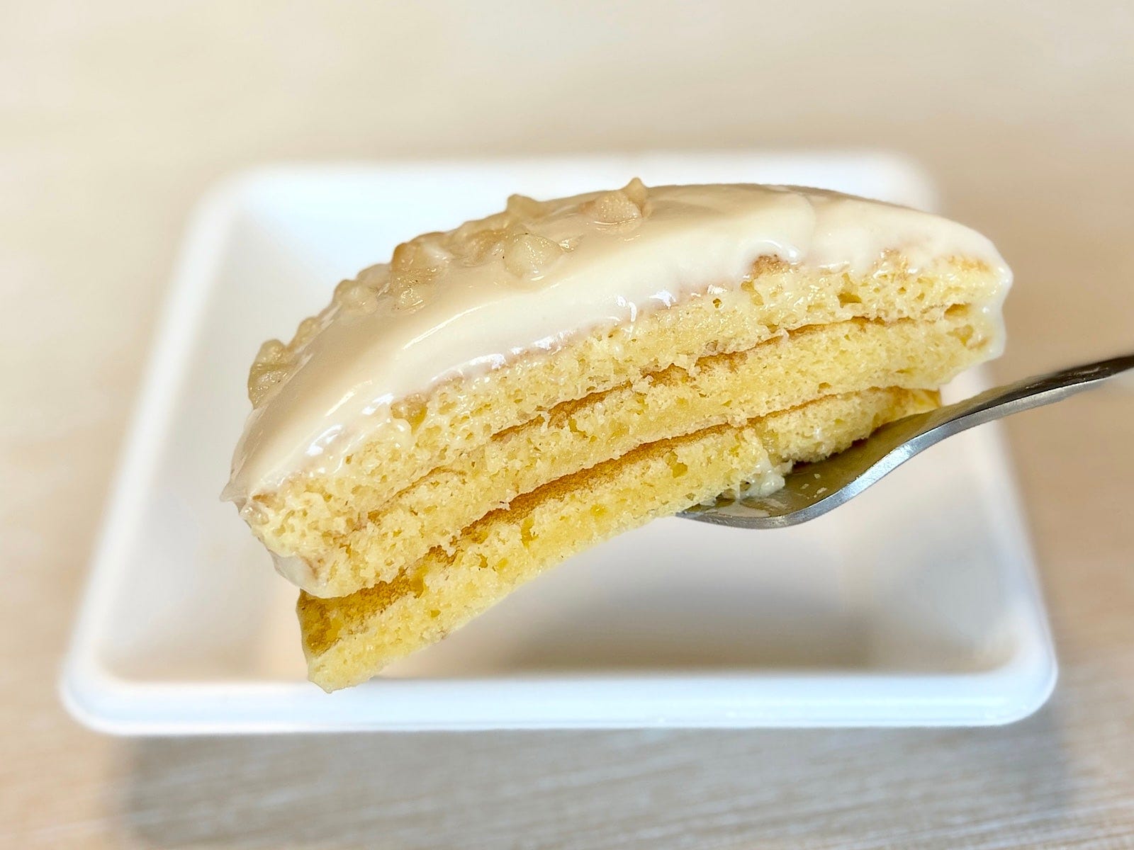 ふわっともちもち食感のパンケーキが3枚重なっていてぜいたく！ 