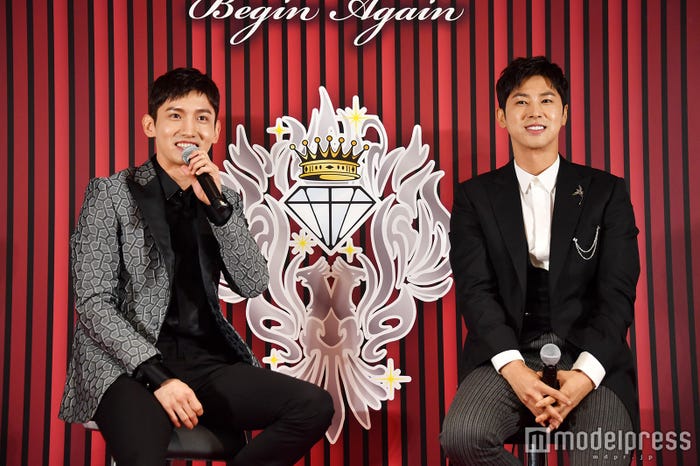 東方神起(左から)チャンミン、ユンホ(C)モデルプレス
