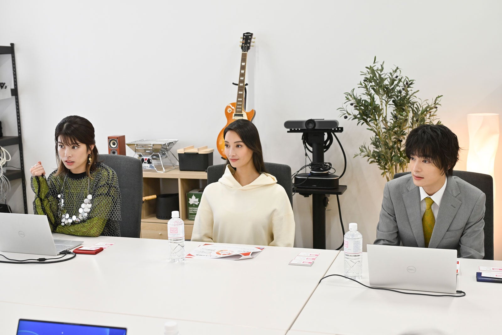 さとうほなみ、菜々緒、塩野瑛久「無能の鷹」第3話（C）テレビ朝日