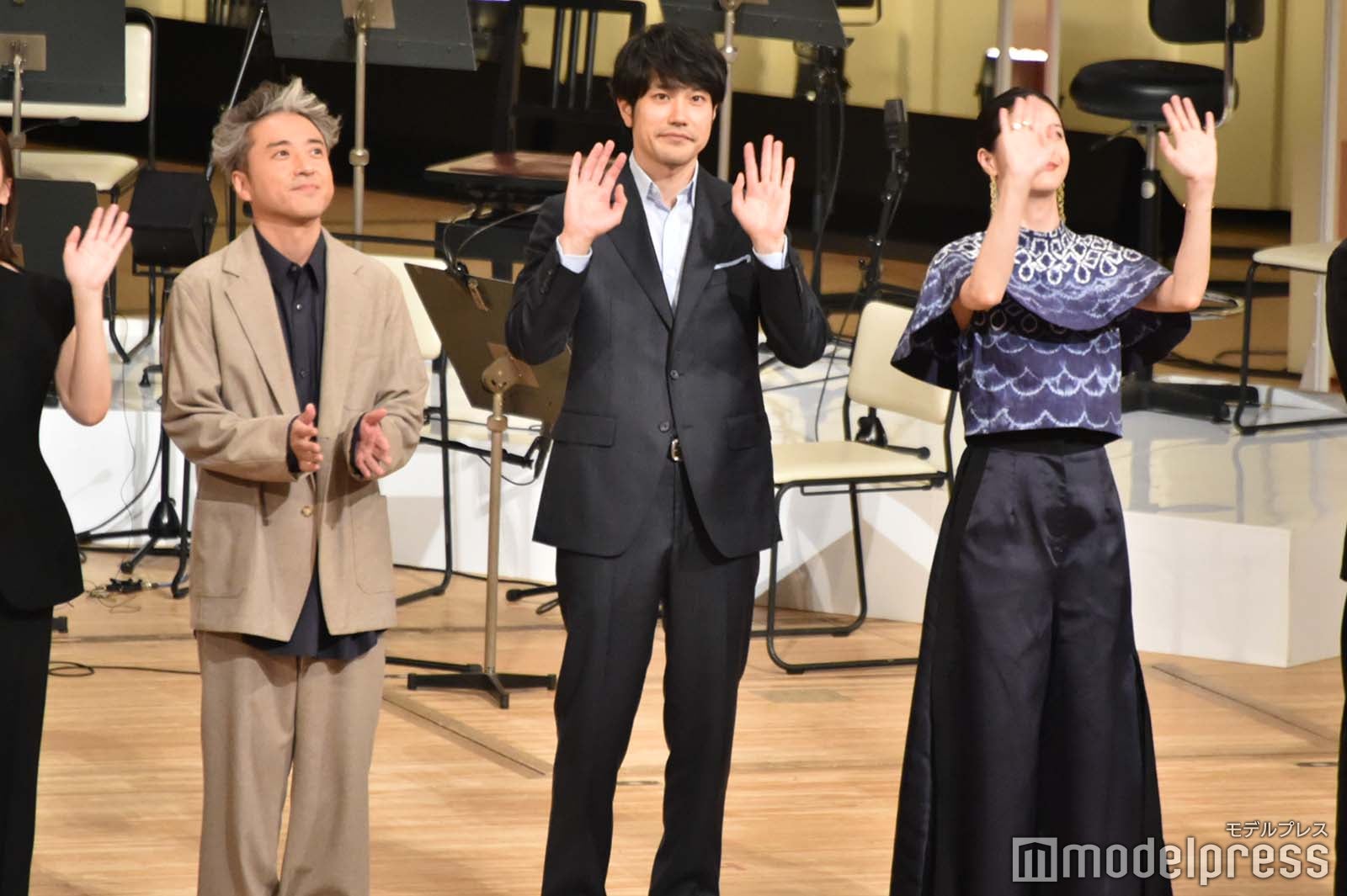 （左から）ムロツヨシ、松山ケンイチ、松本若菜（C）モデルプレス