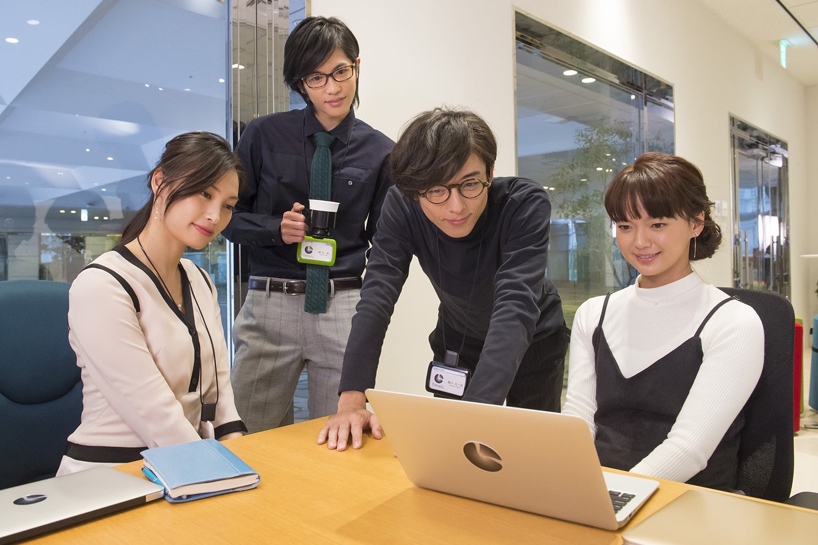 左から：大政絢、志尊淳、高橋一生、多部未華子／画像提供：関西テレビ