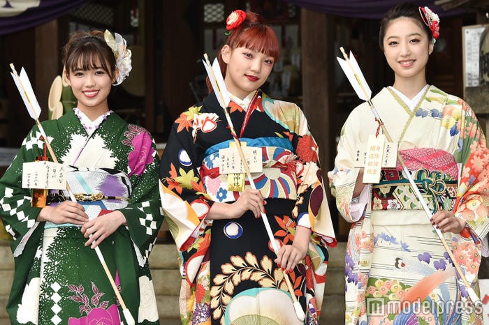 新成人の山口乃々華、須田アンナ、坂東希 (C)モデルプレス
