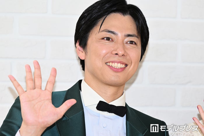 コットン西村真二「嫁さんの妹が保育士なんだけどプロすぎる」0歳息子の写真＆足形使ったアート公開「発想がすごい」「めちゃくちゃ上手」と反響
