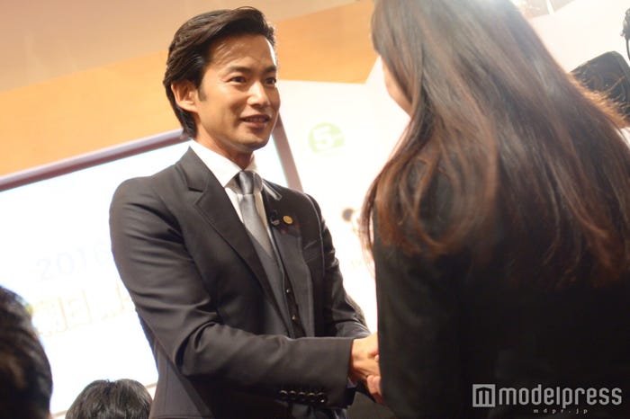 新入社員を激励する竹野内豊(C)モデルプレス