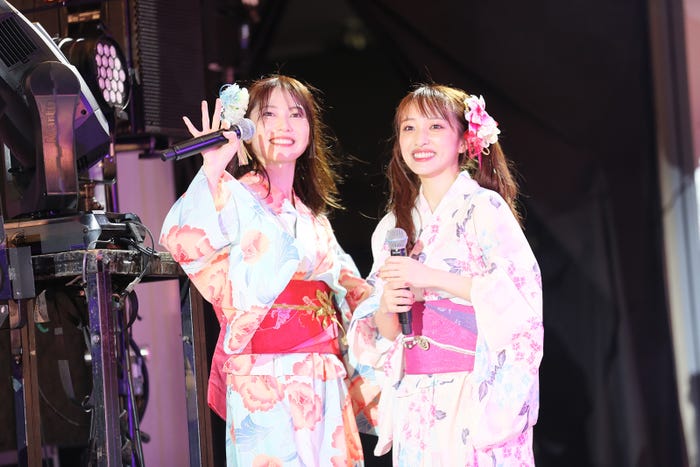 横山由依、向井地美音「MX夏まつり AKB48 2021年最後のサマーパーティー!」(C)AKB48