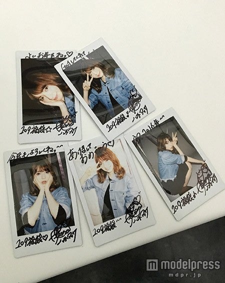 八木アリサのサイン入りチェキ