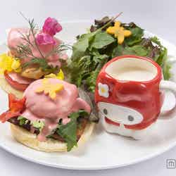 花畑で蝶々と遊んでいるマイメロディをイメージした「サンライズエッグベネディクト ~ビシソワーズ付き~」