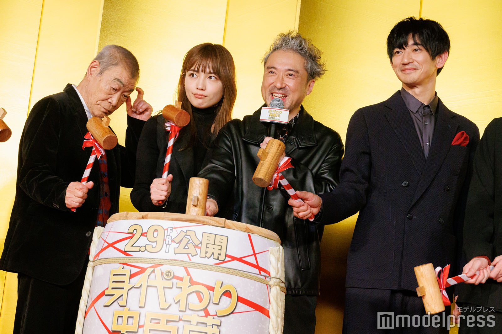 （左から）柄本明、川口春奈、ムロツヨシ、永山瑛太（C）モデルプレス